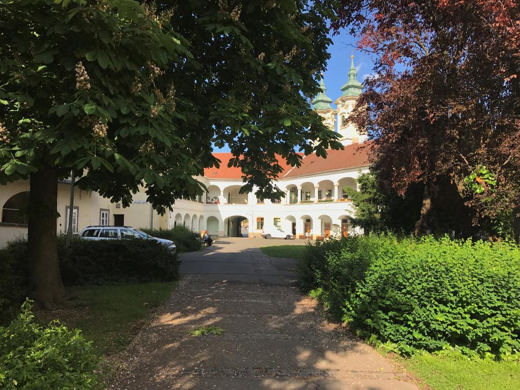 Melody Apartman Eger Exteriör bild